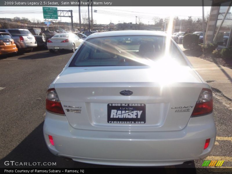 Satin White Pearl / Warm Ivory 2009 Subaru Legacy 2.5i Sedan
