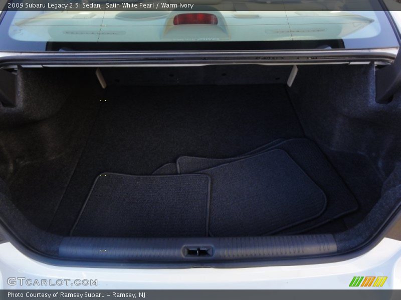 Satin White Pearl / Warm Ivory 2009 Subaru Legacy 2.5i Sedan