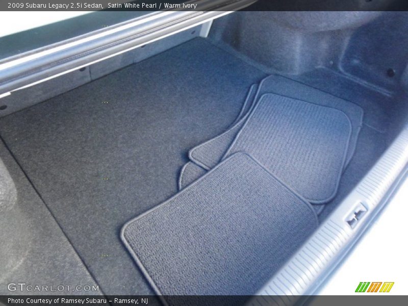 Satin White Pearl / Warm Ivory 2009 Subaru Legacy 2.5i Sedan