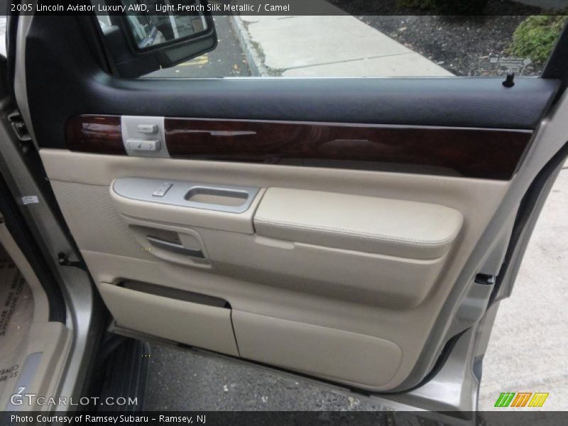 Light French Silk Metallic / Camel 2005 Lincoln Aviator Luxury AWD
