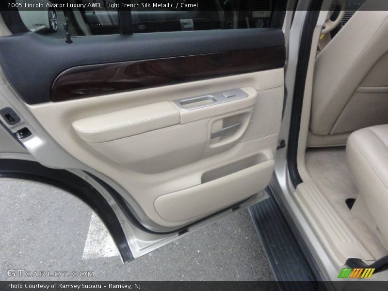 Light French Silk Metallic / Camel 2005 Lincoln Aviator Luxury AWD