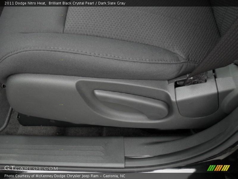 Brilliant Black Crystal Pearl / Dark Slate Gray 2011 Dodge Nitro Heat