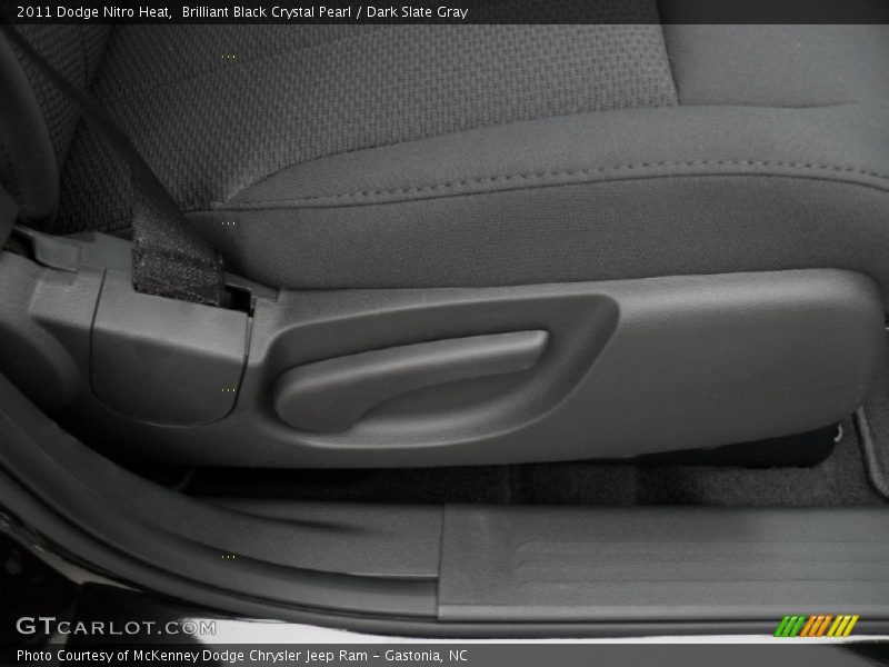 Brilliant Black Crystal Pearl / Dark Slate Gray 2011 Dodge Nitro Heat