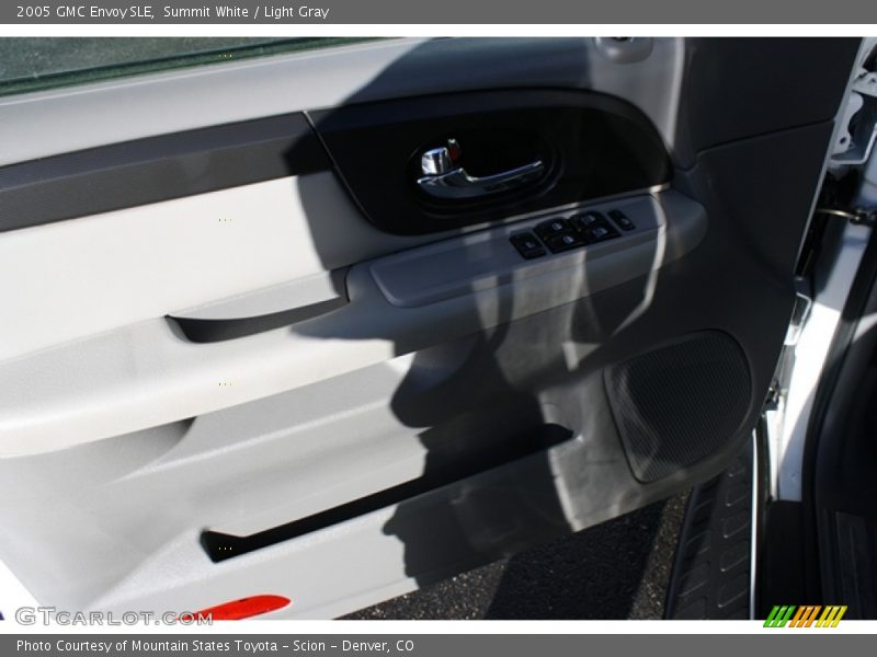 Summit White / Light Gray 2005 GMC Envoy SLE