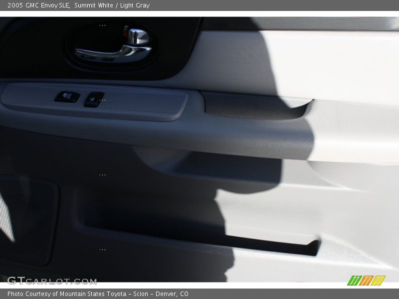 Summit White / Light Gray 2005 GMC Envoy SLE