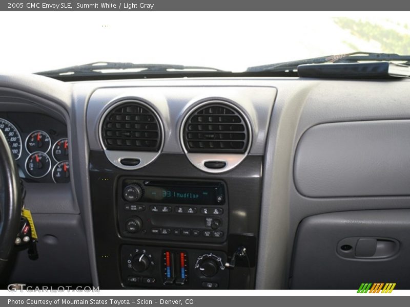 Summit White / Light Gray 2005 GMC Envoy SLE