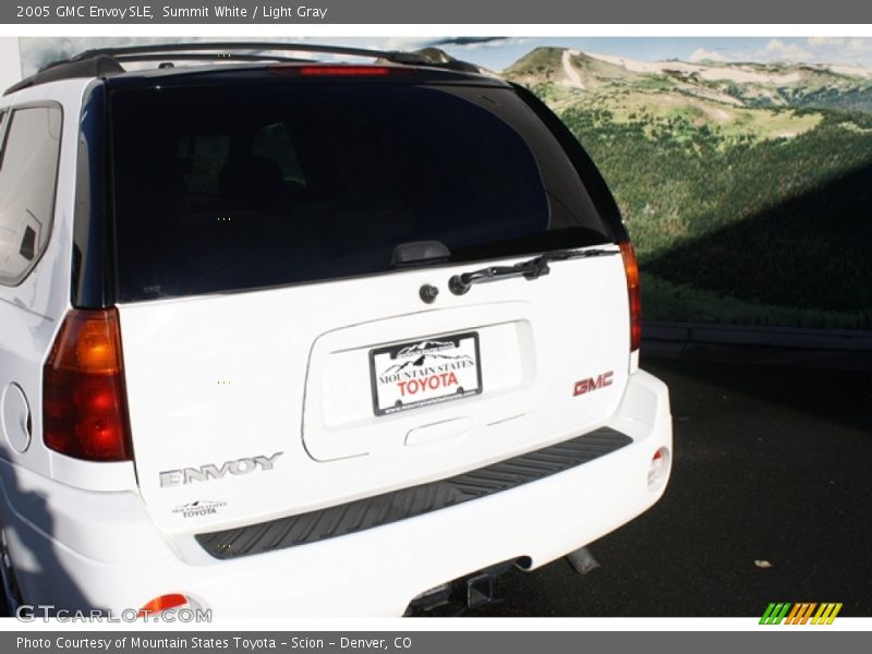 Summit White / Light Gray 2005 GMC Envoy SLE