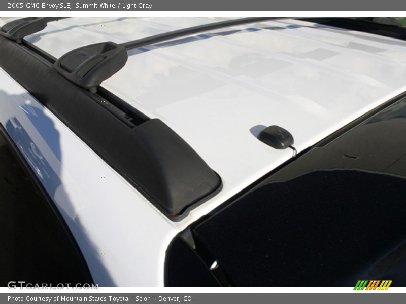 Summit White / Light Gray 2005 GMC Envoy SLE