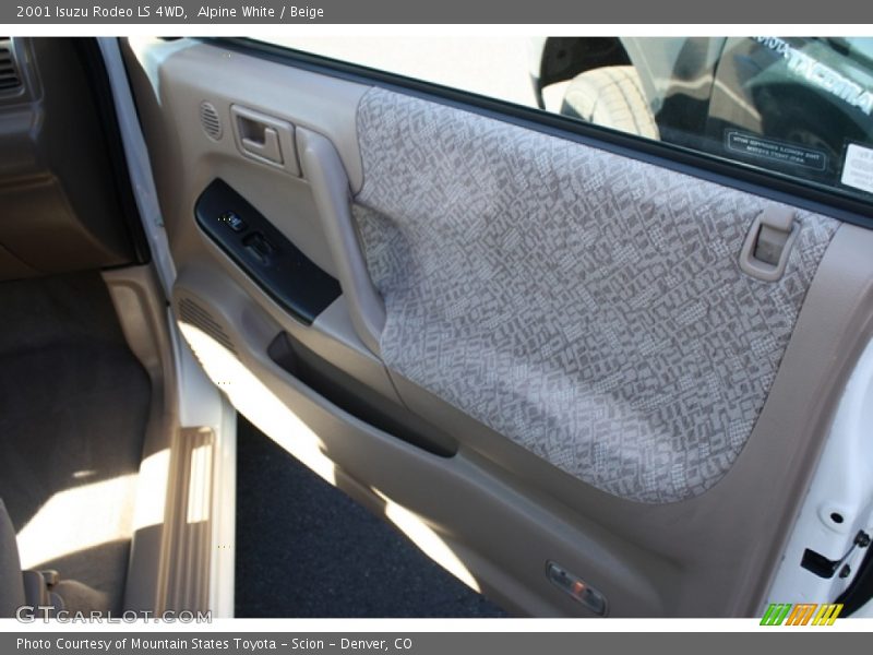 Alpine White / Beige 2001 Isuzu Rodeo LS 4WD