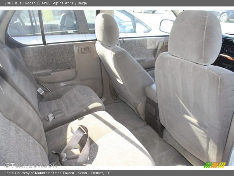 Alpine White / Beige 2001 Isuzu Rodeo LS 4WD