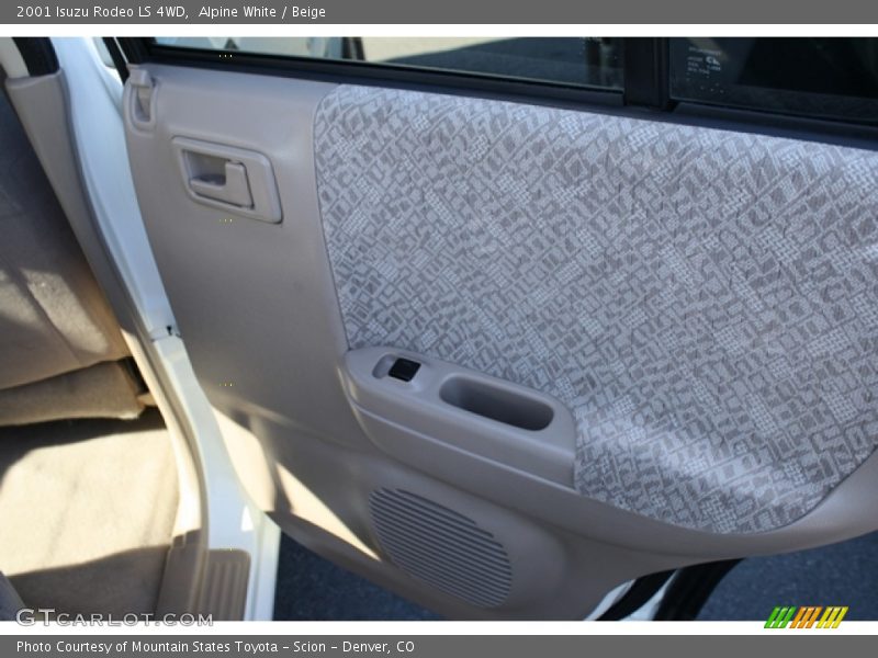 Alpine White / Beige 2001 Isuzu Rodeo LS 4WD