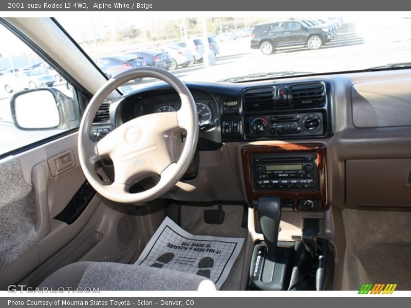 Alpine White / Beige 2001 Isuzu Rodeo LS 4WD