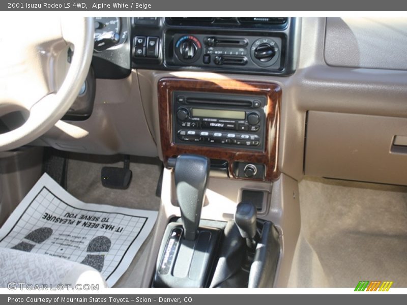 Alpine White / Beige 2001 Isuzu Rodeo LS 4WD