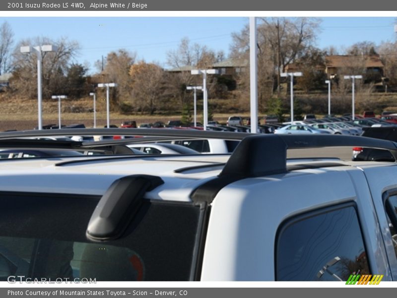 Alpine White / Beige 2001 Isuzu Rodeo LS 4WD