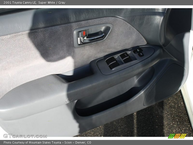 Super White / Gray 2001 Toyota Camry LE
