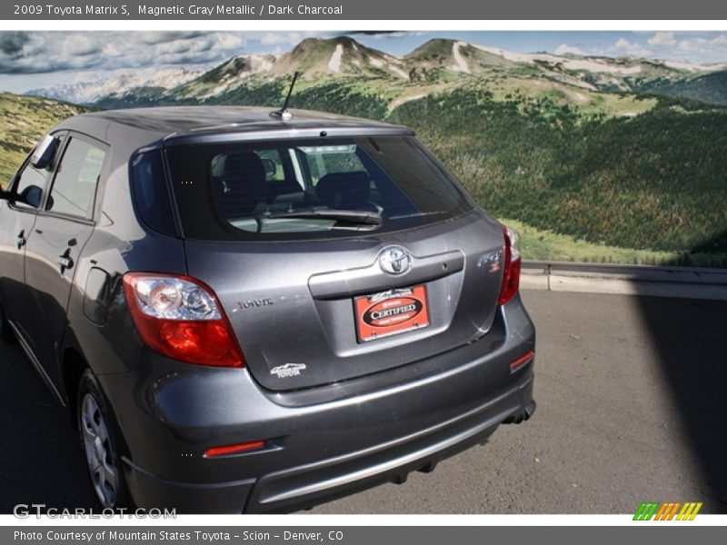 Magnetic Gray Metallic / Dark Charcoal 2009 Toyota Matrix S