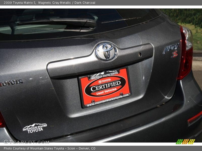 Magnetic Gray Metallic / Dark Charcoal 2009 Toyota Matrix S