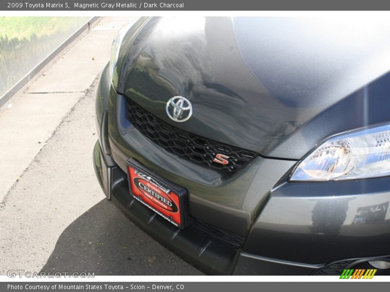 Magnetic Gray Metallic / Dark Charcoal 2009 Toyota Matrix S