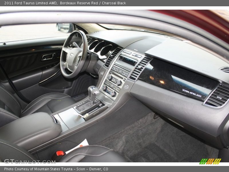Dashboard of 2011 Taurus Limited AWD