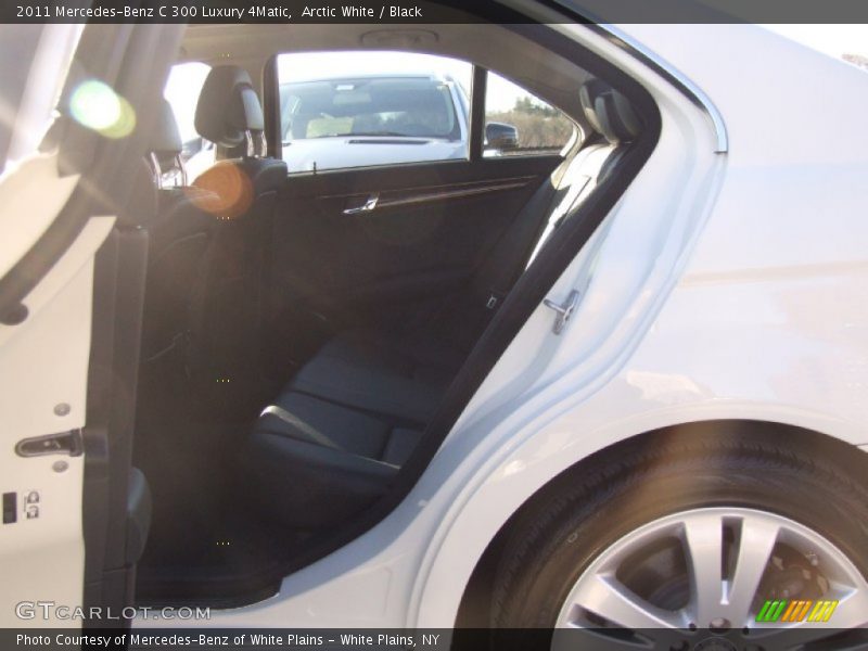 Arctic White / Black 2011 Mercedes-Benz C 300 Luxury 4Matic