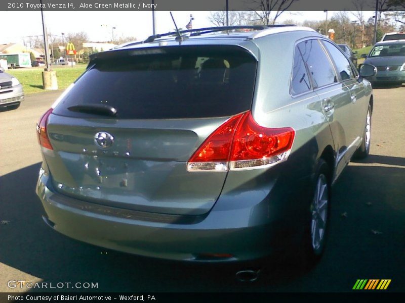 Aloe Green Metallic / Ivory 2010 Toyota Venza I4