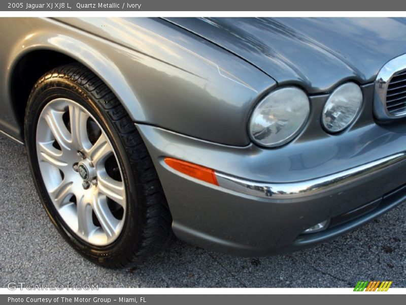 Quartz Metallic / Ivory 2005 Jaguar XJ XJ8 L
