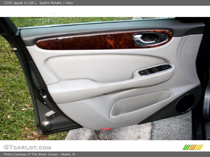 Quartz Metallic / Ivory 2005 Jaguar XJ XJ8 L