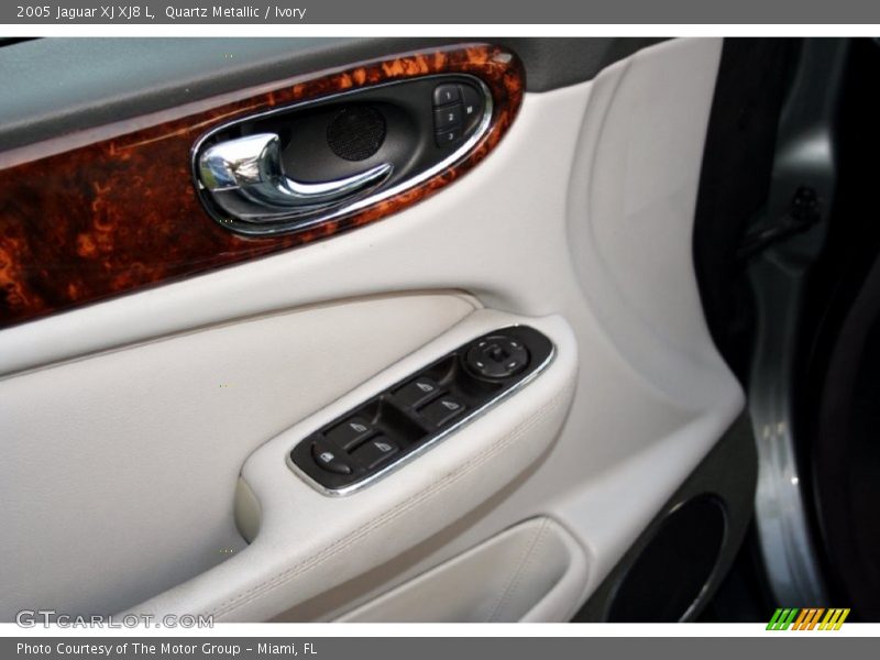 Quartz Metallic / Ivory 2005 Jaguar XJ XJ8 L