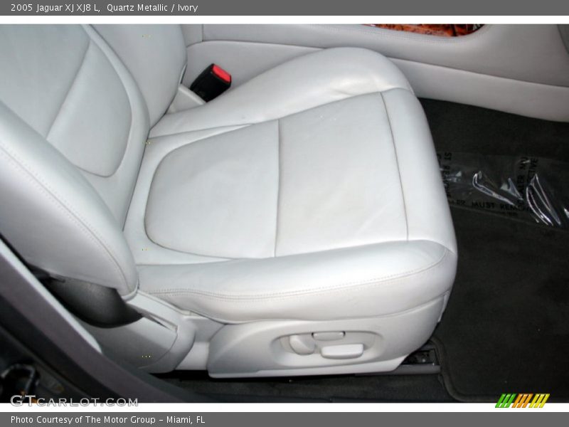 Quartz Metallic / Ivory 2005 Jaguar XJ XJ8 L