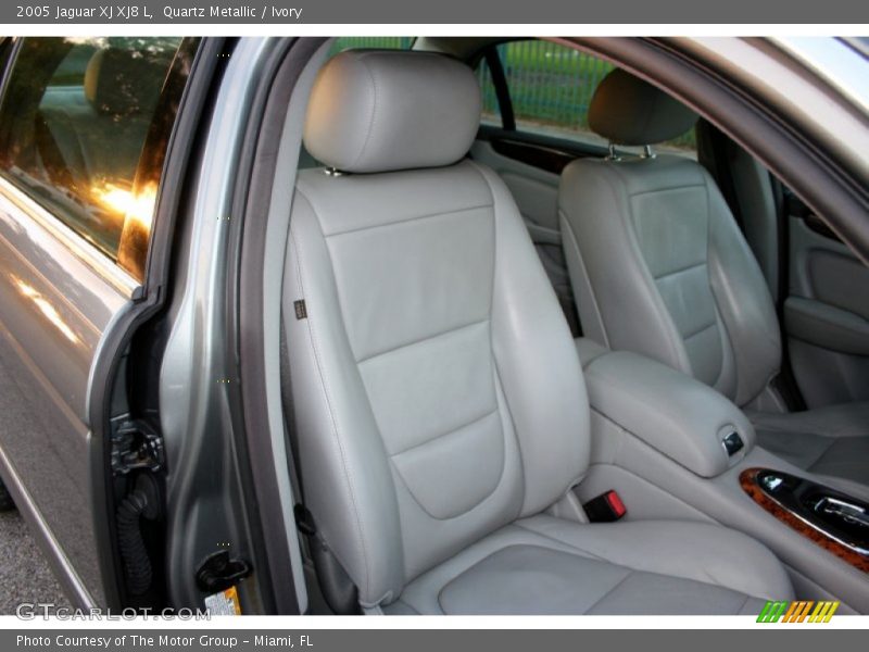 Quartz Metallic / Ivory 2005 Jaguar XJ XJ8 L