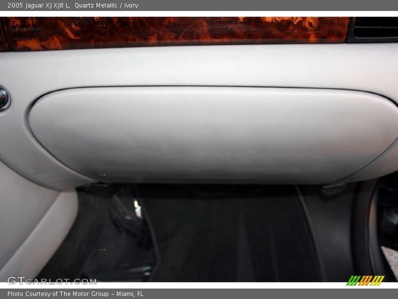 Quartz Metallic / Ivory 2005 Jaguar XJ XJ8 L