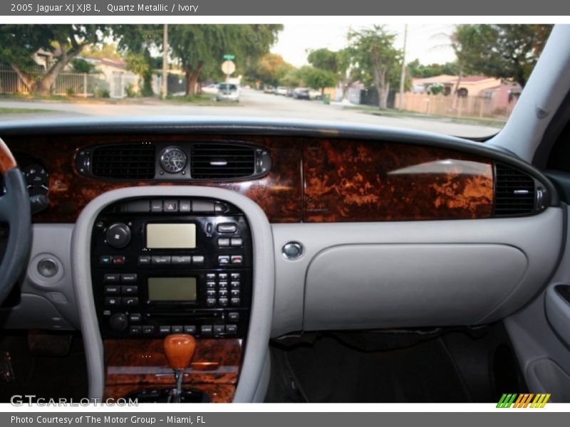 Quartz Metallic / Ivory 2005 Jaguar XJ XJ8 L