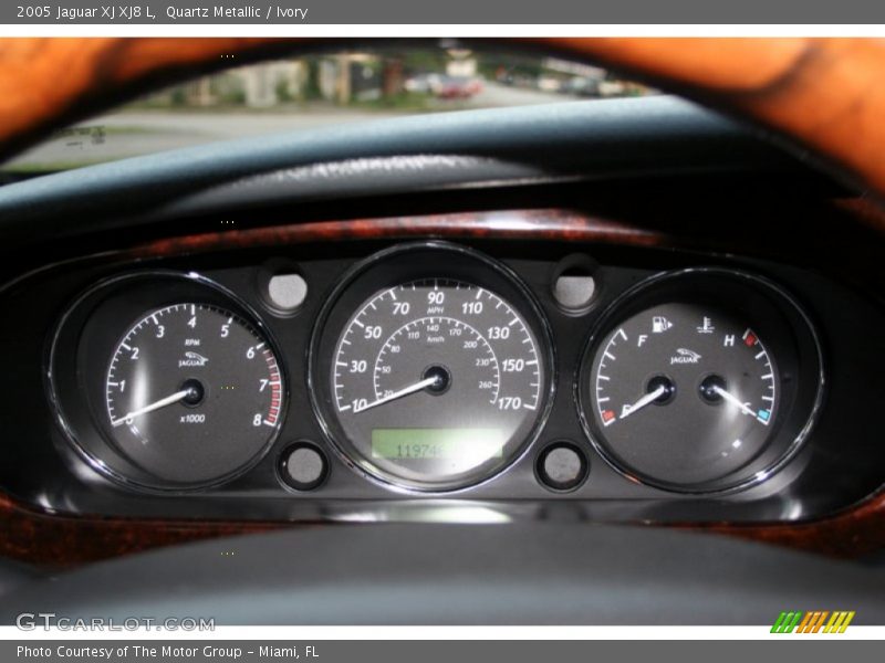 Quartz Metallic / Ivory 2005 Jaguar XJ XJ8 L