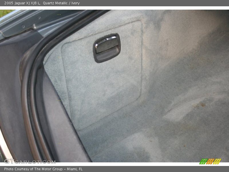 Quartz Metallic / Ivory 2005 Jaguar XJ XJ8 L