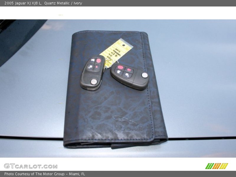 Quartz Metallic / Ivory 2005 Jaguar XJ XJ8 L