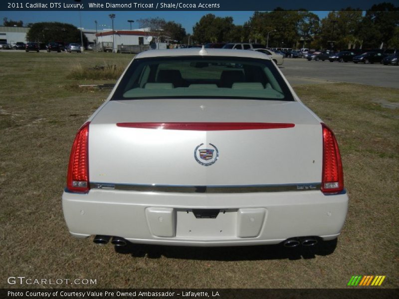 White Diamond Tricoat / Shale/Cocoa Accents 2011 Cadillac DTS Luxury