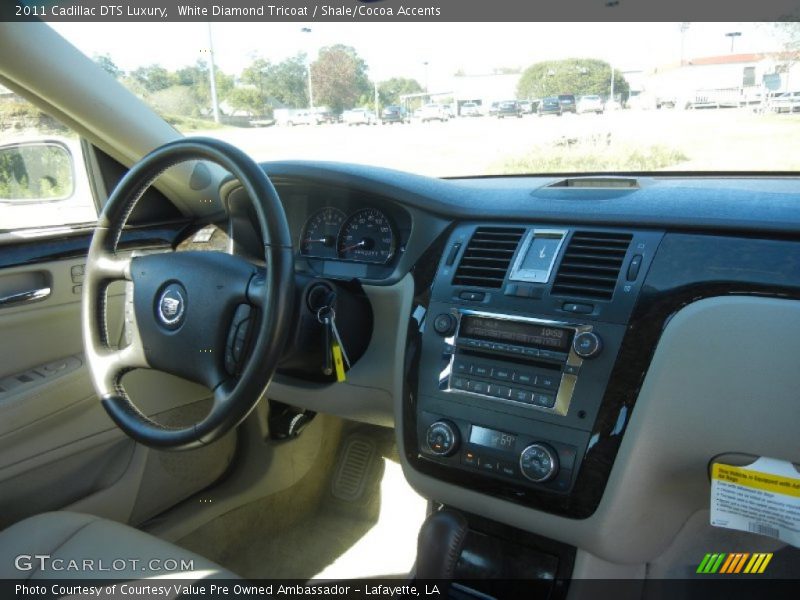 White Diamond Tricoat / Shale/Cocoa Accents 2011 Cadillac DTS Luxury