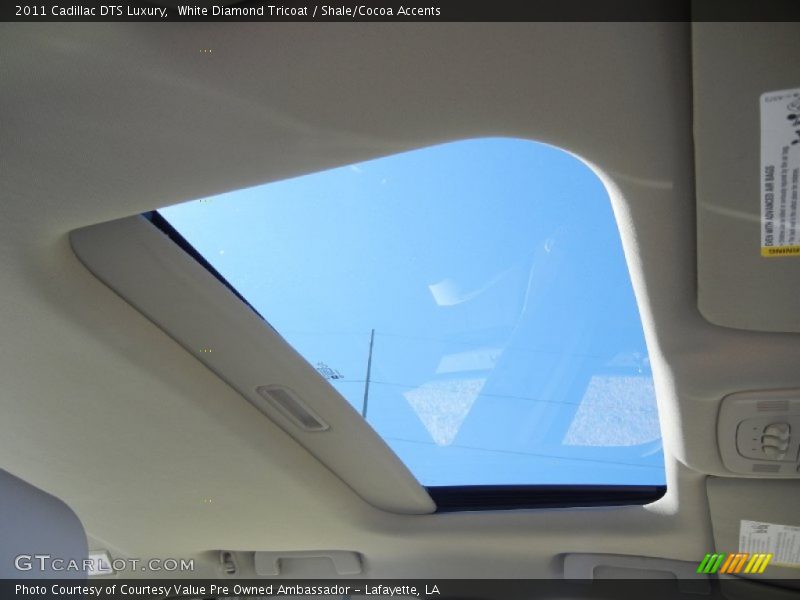 White Diamond Tricoat / Shale/Cocoa Accents 2011 Cadillac DTS Luxury