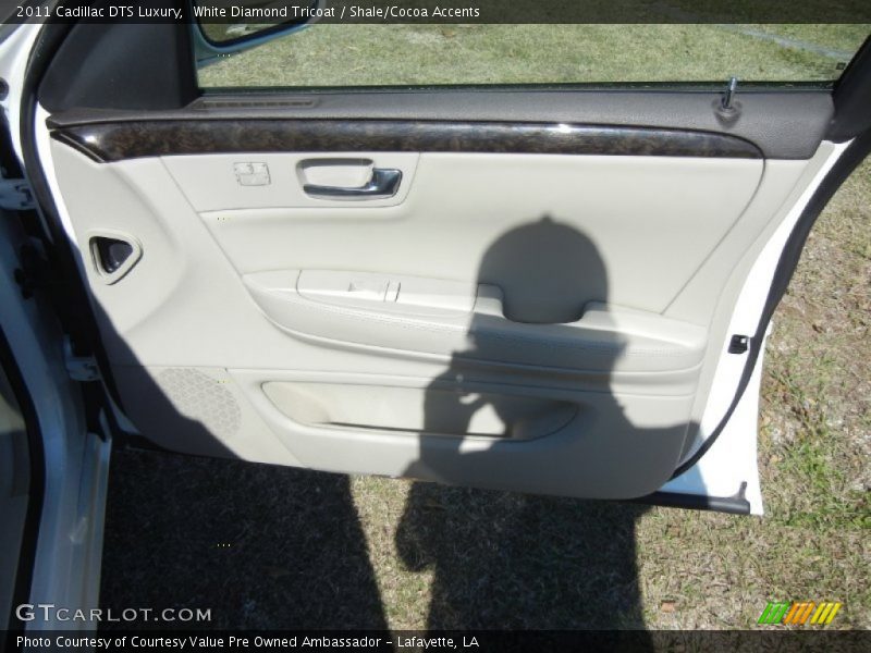 White Diamond Tricoat / Shale/Cocoa Accents 2011 Cadillac DTS Luxury