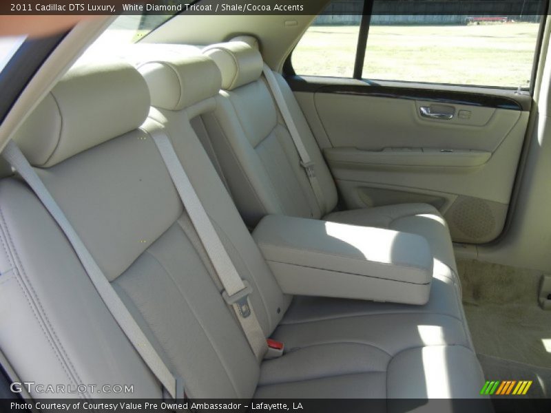 White Diamond Tricoat / Shale/Cocoa Accents 2011 Cadillac DTS Luxury