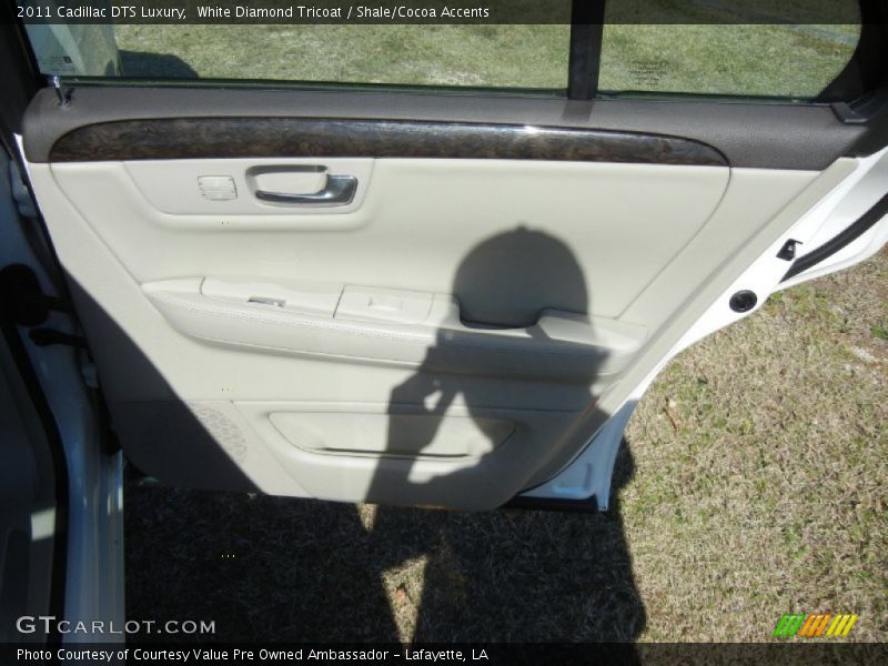 White Diamond Tricoat / Shale/Cocoa Accents 2011 Cadillac DTS Luxury