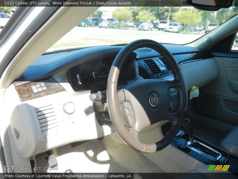 White Diamond Tricoat / Shale/Cocoa Accents 2011 Cadillac DTS Luxury