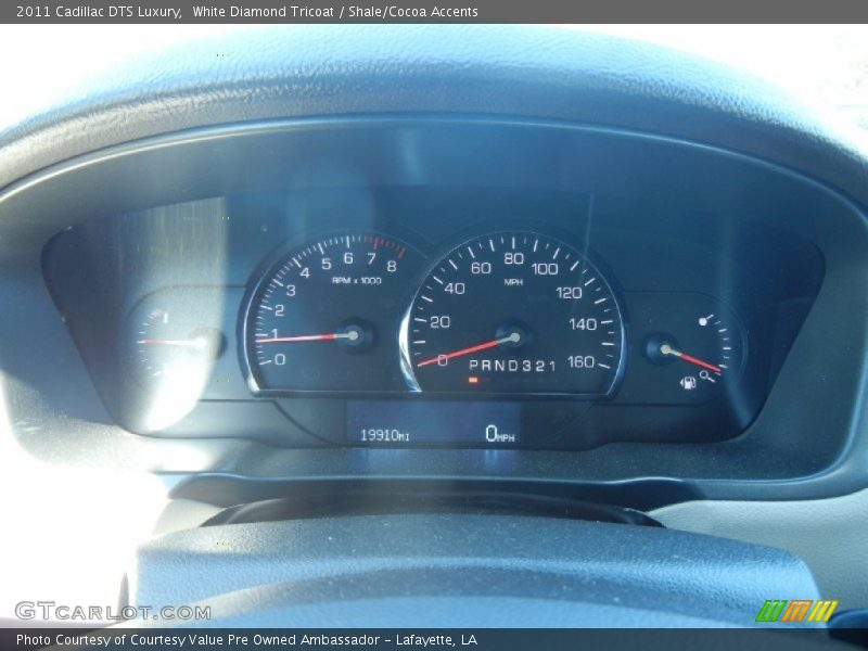 White Diamond Tricoat / Shale/Cocoa Accents 2011 Cadillac DTS Luxury