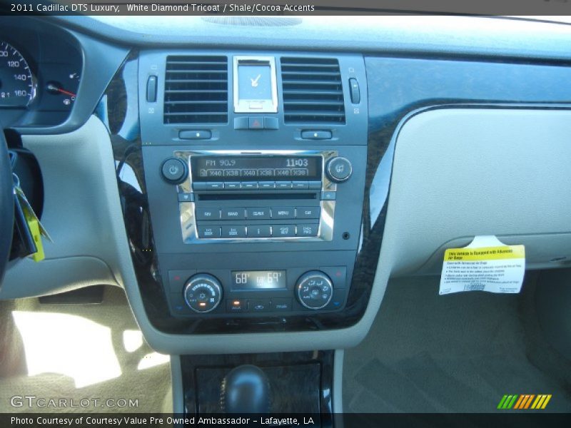 White Diamond Tricoat / Shale/Cocoa Accents 2011 Cadillac DTS Luxury