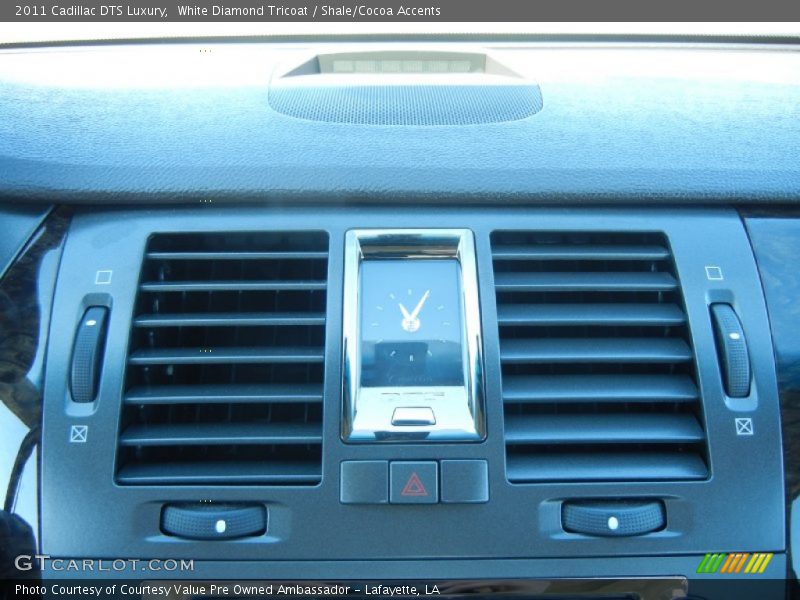 White Diamond Tricoat / Shale/Cocoa Accents 2011 Cadillac DTS Luxury