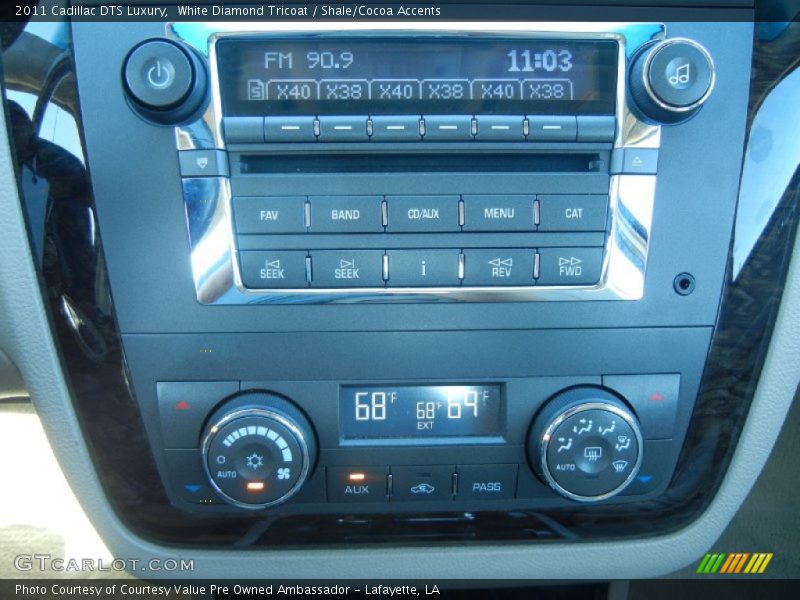 White Diamond Tricoat / Shale/Cocoa Accents 2011 Cadillac DTS Luxury