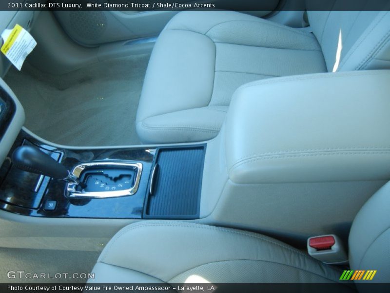 White Diamond Tricoat / Shale/Cocoa Accents 2011 Cadillac DTS Luxury