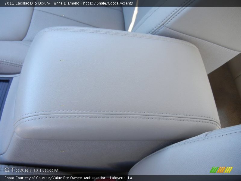 White Diamond Tricoat / Shale/Cocoa Accents 2011 Cadillac DTS Luxury