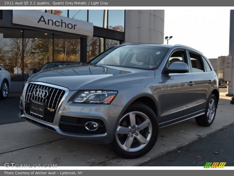 Quartz Grey Metallic / Light Gray 2011 Audi Q5 3.2 quattro