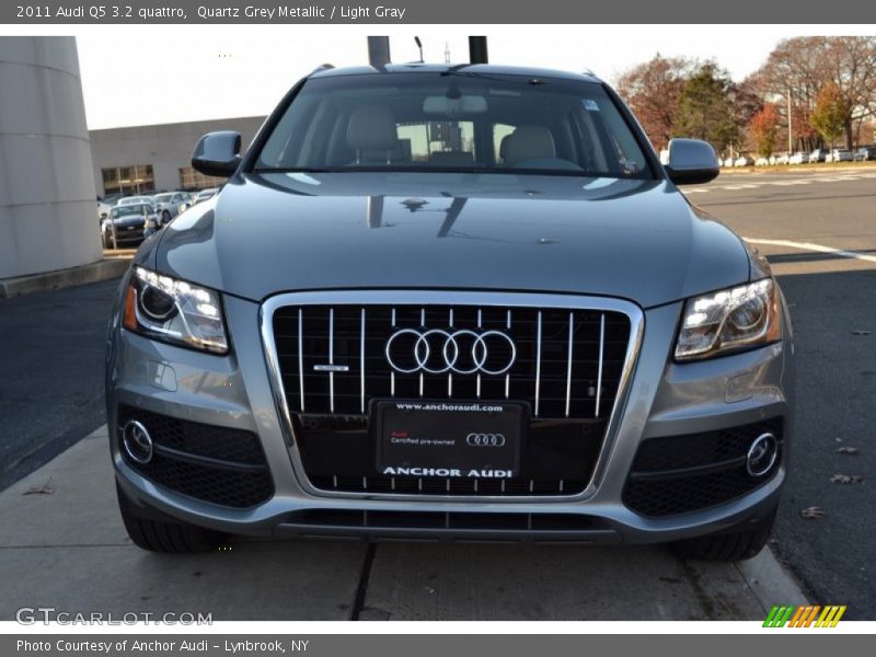 Quartz Grey Metallic / Light Gray 2011 Audi Q5 3.2 quattro